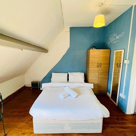 Studio Flat Appartamento Londra Esterno foto