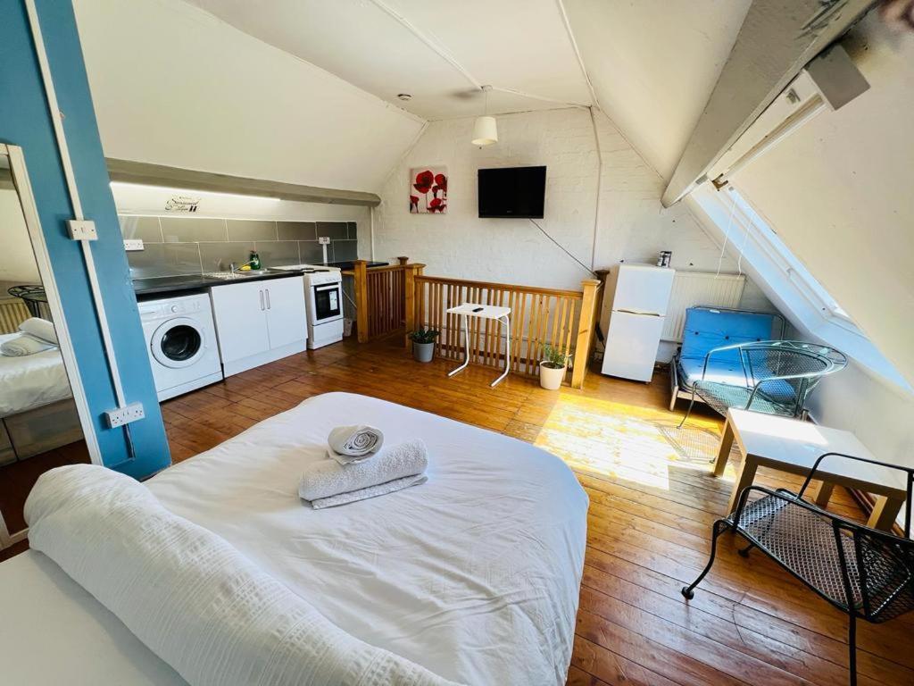 Studio Flat Appartamento Londra Esterno foto