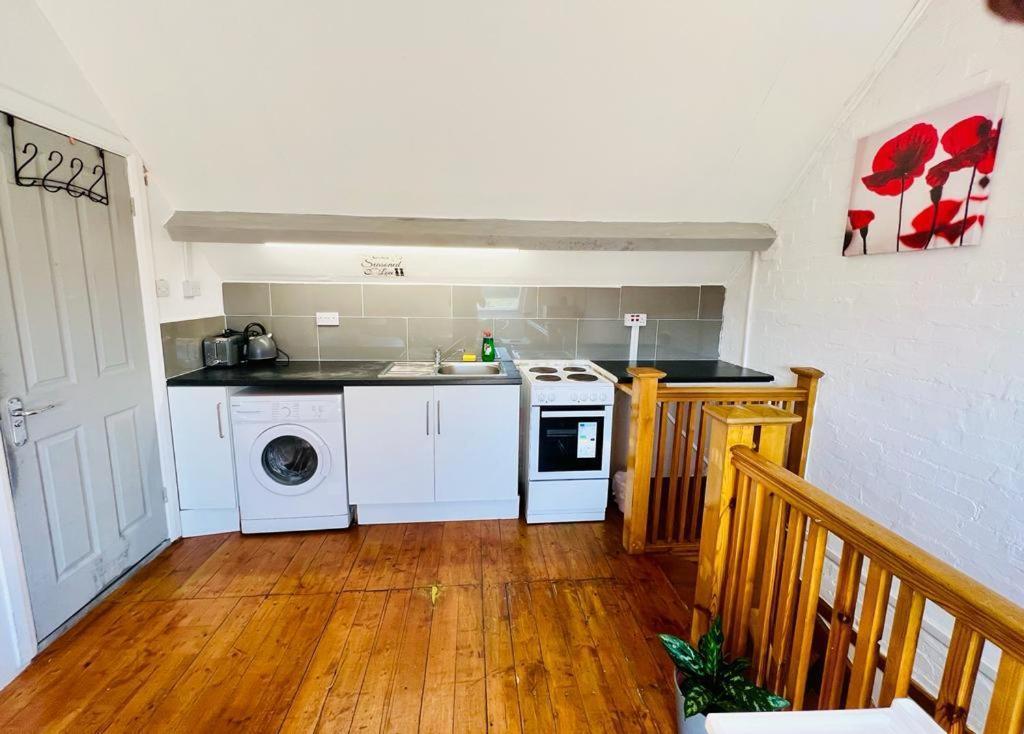 Studio Flat Appartamento Londra Esterno foto